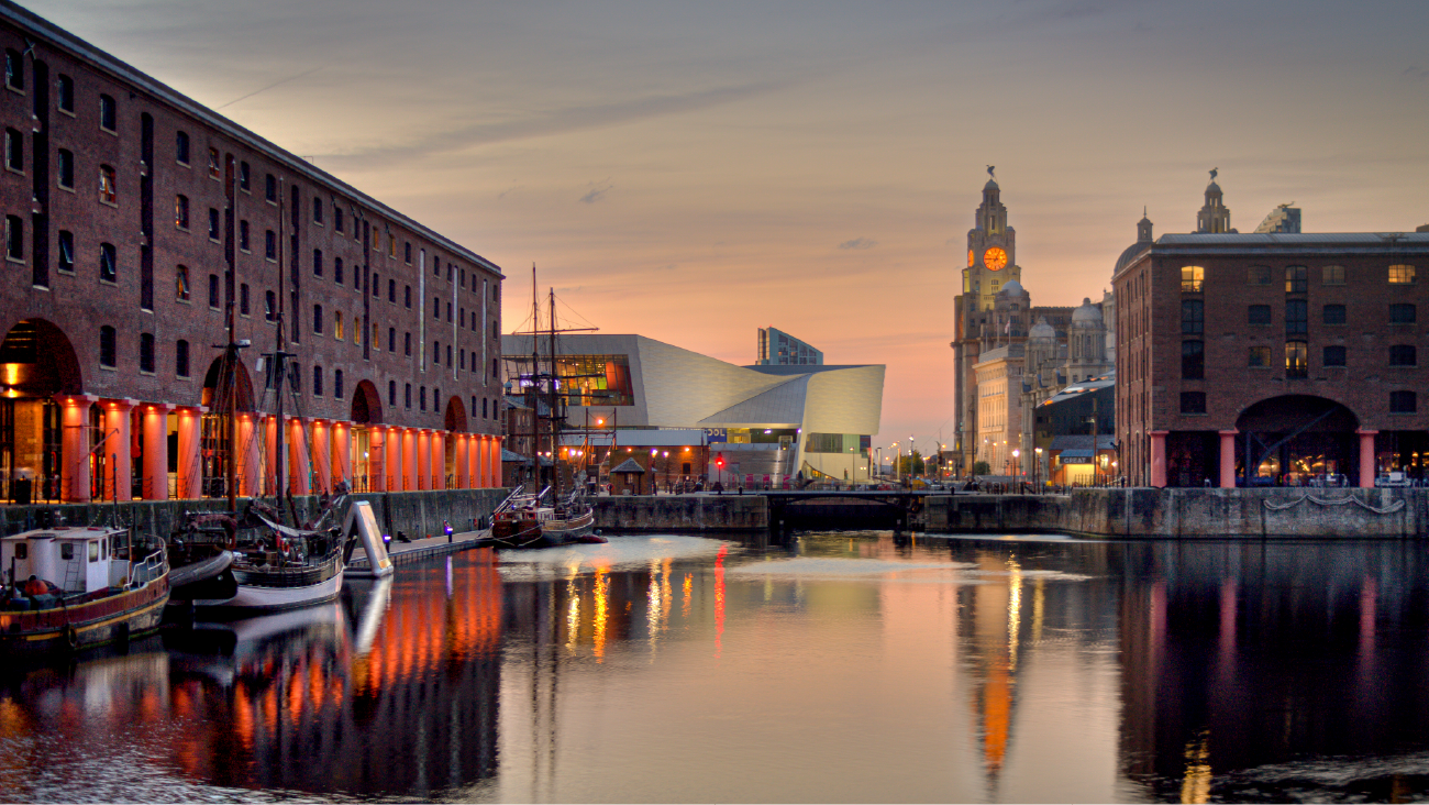 Liverpool buildings Albert Dock 01